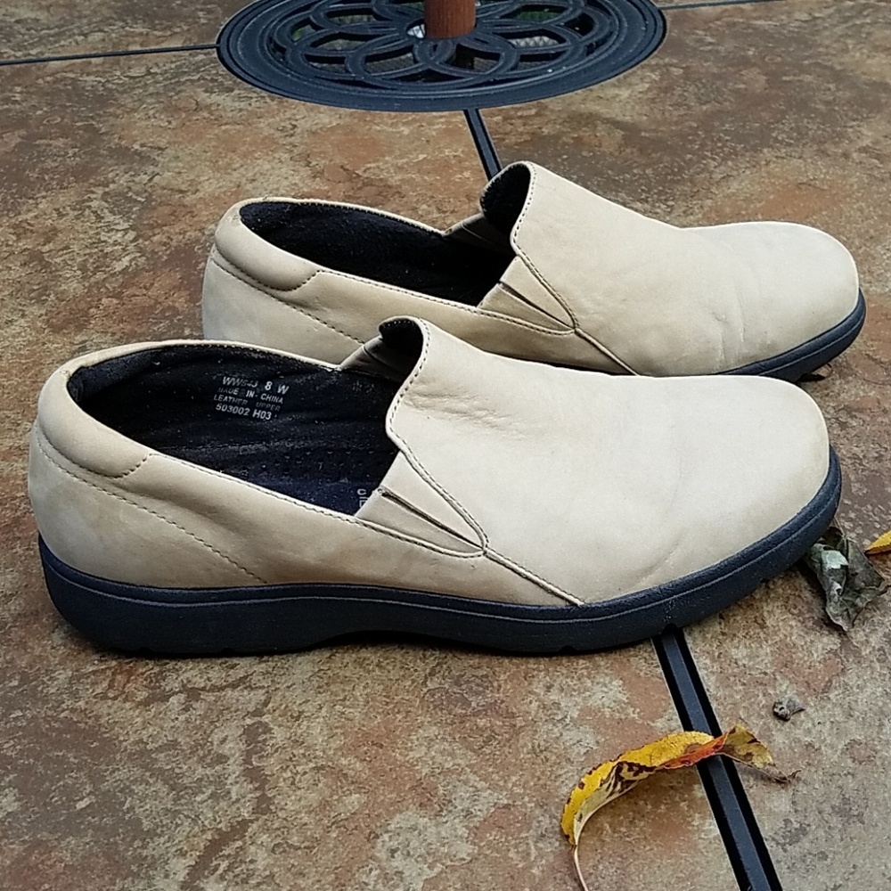 Rockport slip on shoes size 8W light tan.